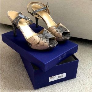 Stuart Weitzman snakeloo pumpa